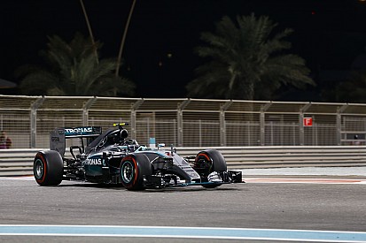 Rosberg óriási pofont adott Hamiltonnak a haldokló Mercedes motorral az időmérőn: Kimi harmadik, Vettel kiesett a Q1-ben!