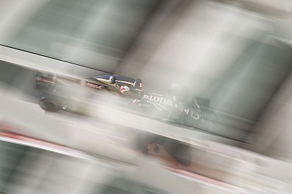 Ecclestone: „Ha a Renault nem veszi meg a Lotust, a csapatnak vége…”