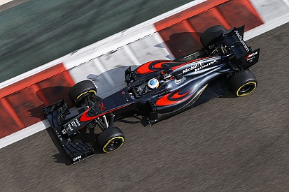 Button szerint nem rossz ez 2016-ra, míg Alonso teljesen kiakadt az értelmetlen szabályokra!