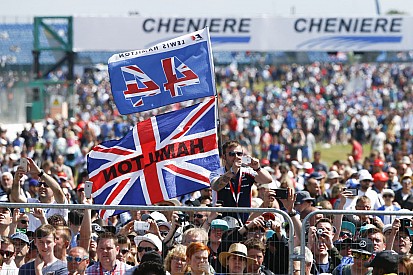 Egy remek hír a Forma-1 világából: Silverstone 2026-ig a naptárban marad
