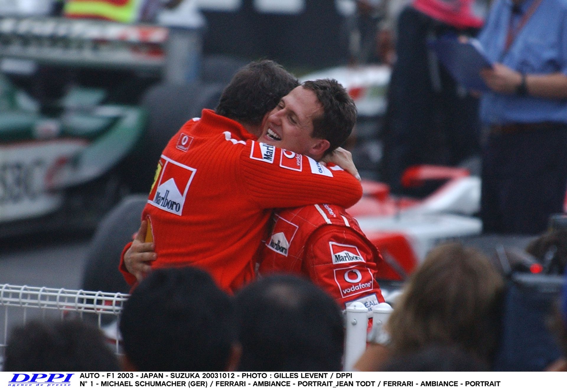 Schumacher 2003-ban ezen a napon írt történelmet a Ferrarival: hatszoros bajnok lett a német!