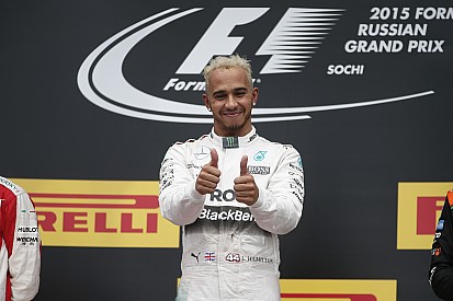 Hamilton elárulja, hogy miért jött be ennyire, hogy a Mercedesre váltott!
