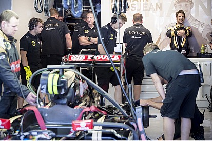 A Lotus elég gyengén kezdett Szingapúrban - még a TOP 10 sem biztos, hogy meglesz holnap!