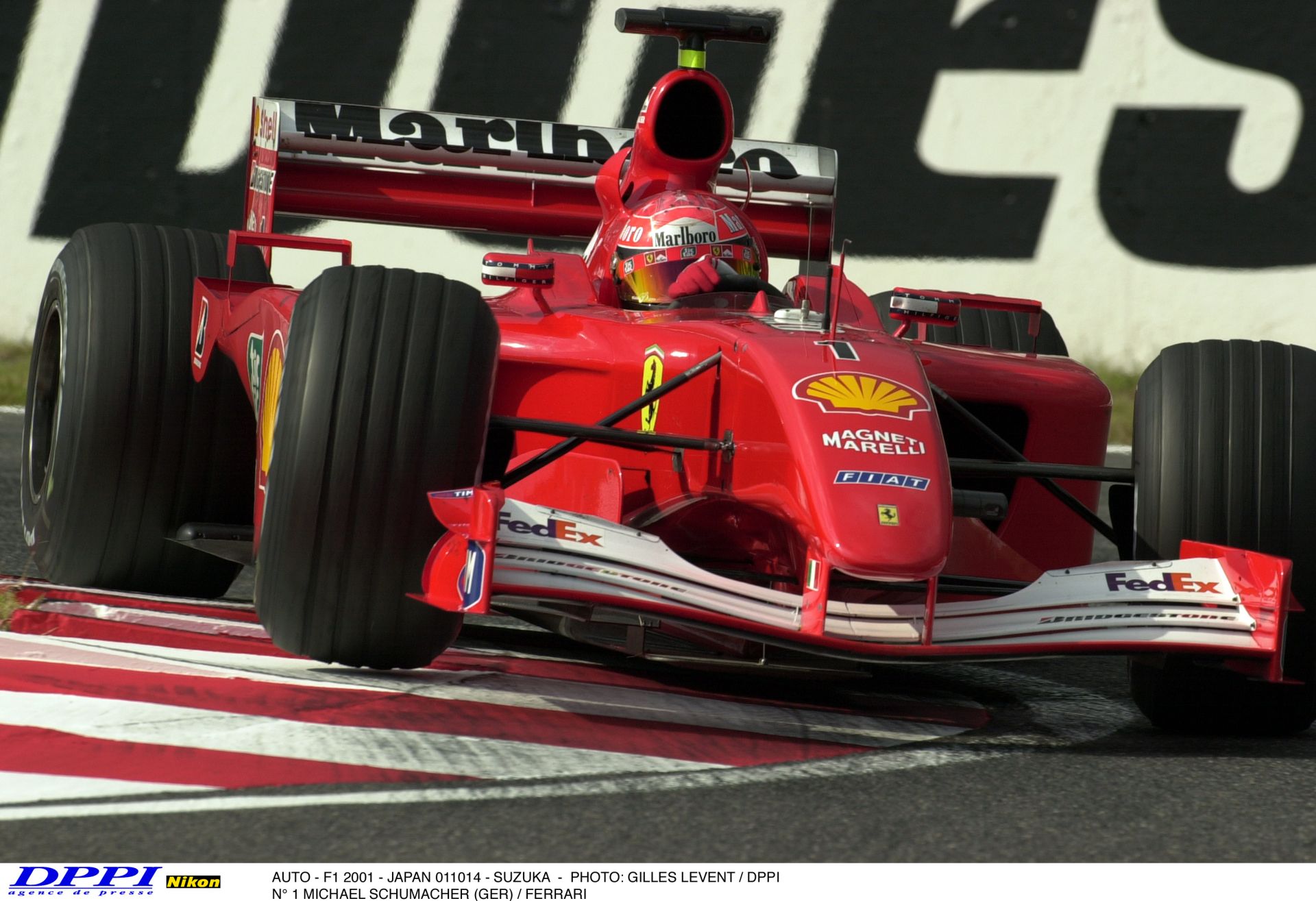 Japán Nagydíj: Michael Schumacher üldözi Mika Hakkinent – 2001