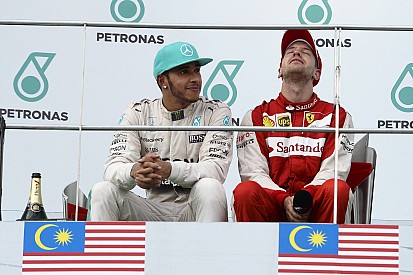Sokkoló fordulat a Forma-1-ben? Hamilton mindent elveszít, és Vettel már az első ferraris évében bajnok lesz, mint Raikkönen?