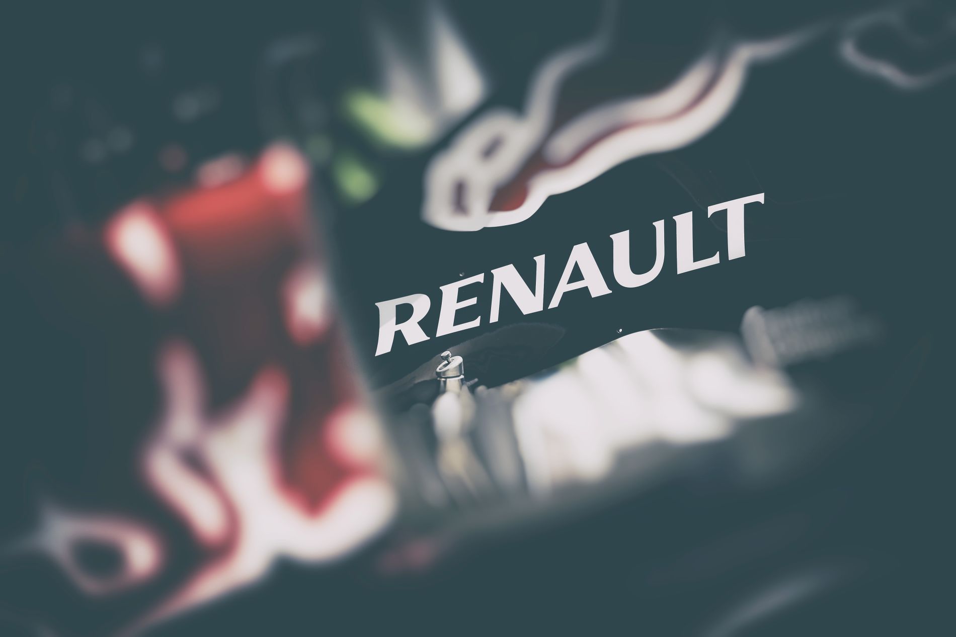 Ecclestone szeretné, ha nem tűnne el a Renault, és gyári csapatot indítanának