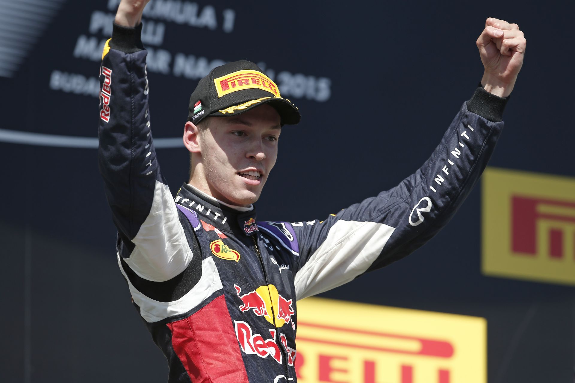 Nem kérdés, Kvyat a Forma-1-ben marad és 2016-ban is a Red Bullnál versenyez majd