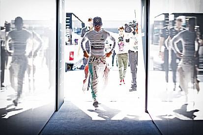 A Mercedes továbbra sem avatkozik bele Hamilton életébe