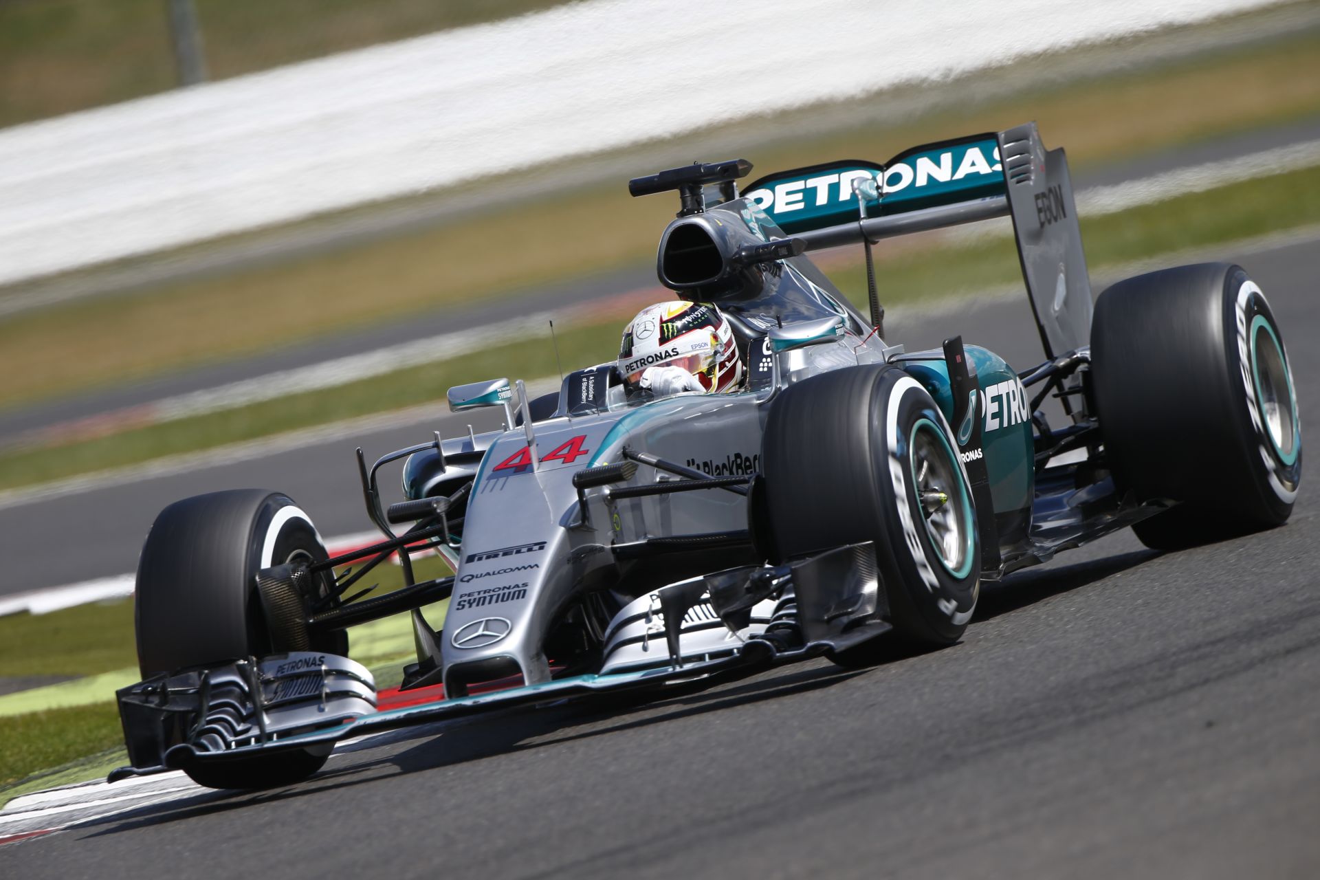 Hamilton rajtelsőségét érő köre Silverstone-ból: Brit Nagydíj 2015