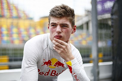 A 17 éves Max Verstappen ismét autót tört: Ezúttal Abu Dhabiban az F1-es teszten