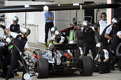 A Honda önerőből kerülne a Mercedes elé!