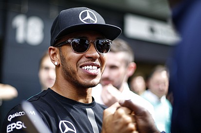 Hamilton volt a leggyorsabb délelőtt a Hungaroringen Rosberg és Raikkönen előtt! Pérez hatalmasat bukott a Force Indiával!