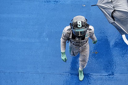 Rosberg megakadályozná, hogy Hamilton zsinórban a negyedik győzelmét is megszerezze