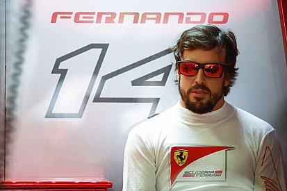 Alonso a Williamsszel és a Lotusszal is felvette a kapcsolatot: Újabb fordulat a Forma-1-ben?