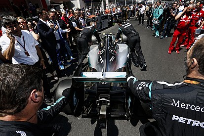 A Mercedes ráér, csak Spában érkezik az erősebb motor, a Ferrari előbb villantana