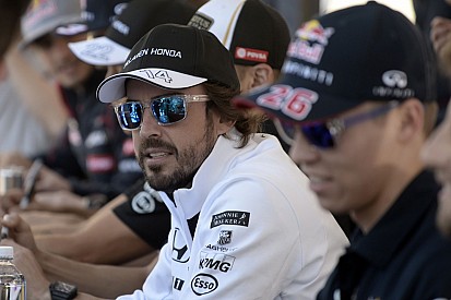 Alonso: Körülbelül 1 másodpercre vagyunk az 5., vagy a 6. helytől