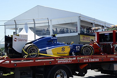 Videón, ahogy Nasr keményen nekivágja az F1-es gépét a falnak Kanadában