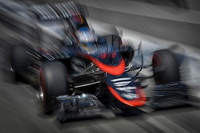 Csalódás és szomorúság a McLarennél: mindkét autónál a kipufogó környékén volt a gond
