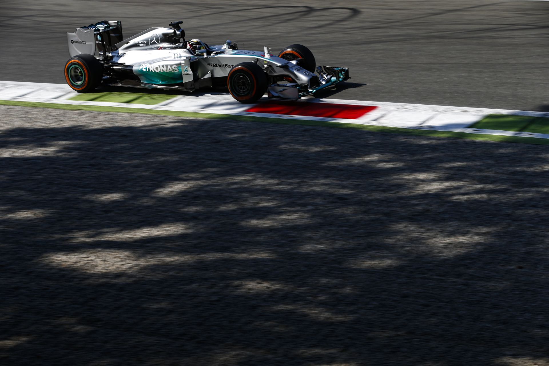 Hamilton boldog, Rosberg szerint bármi megtörténhet vasárnap, addig Bottas befogná a Mercedest