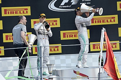 Rosberg maradna az élen, Hamilton tovább akarja lopni a távot