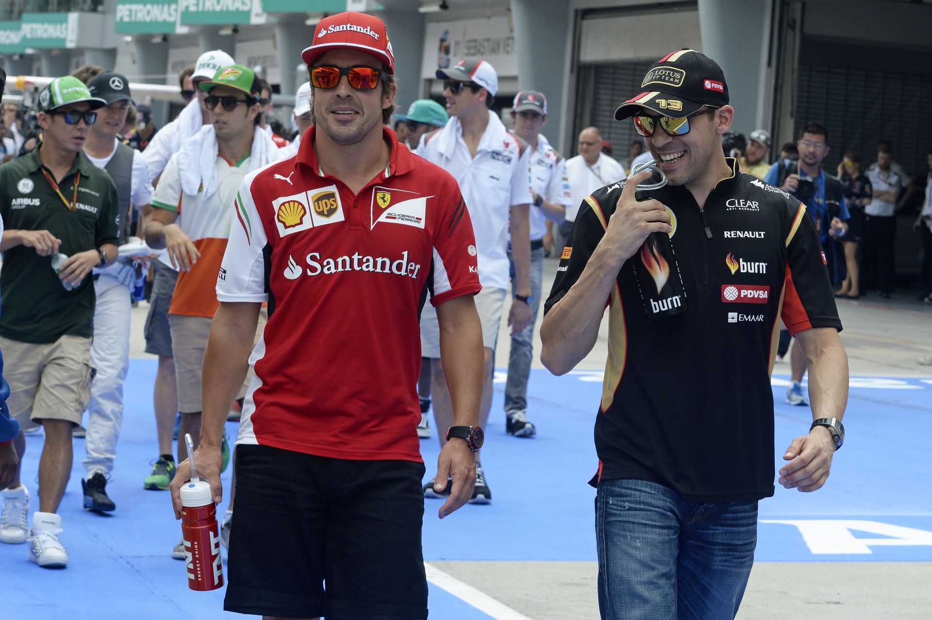 BRÉKING: Alonso a Lotus-Mercedes versenyzője lehet jövőre! Maldonado és Grosjean is repül? 16 éves csapattársat kaphat Fernando