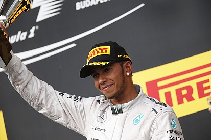 Nyilvánosságra került a teljes rádiós beszélgetés a Magyar Nagyíjról Hamilton és a Mercedes között: Miért kellene elengednem Ros