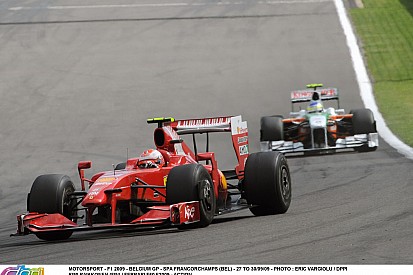 Raikkönen előzése Fisichella ellen: Behúzta a győzelmet a finn „Jégember” Spa-ban