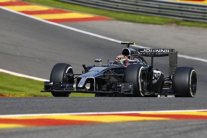 Fernando Alonso ellen nem éri meg szórakozni: Magnussen 20 másodperces időbüntetést kapott