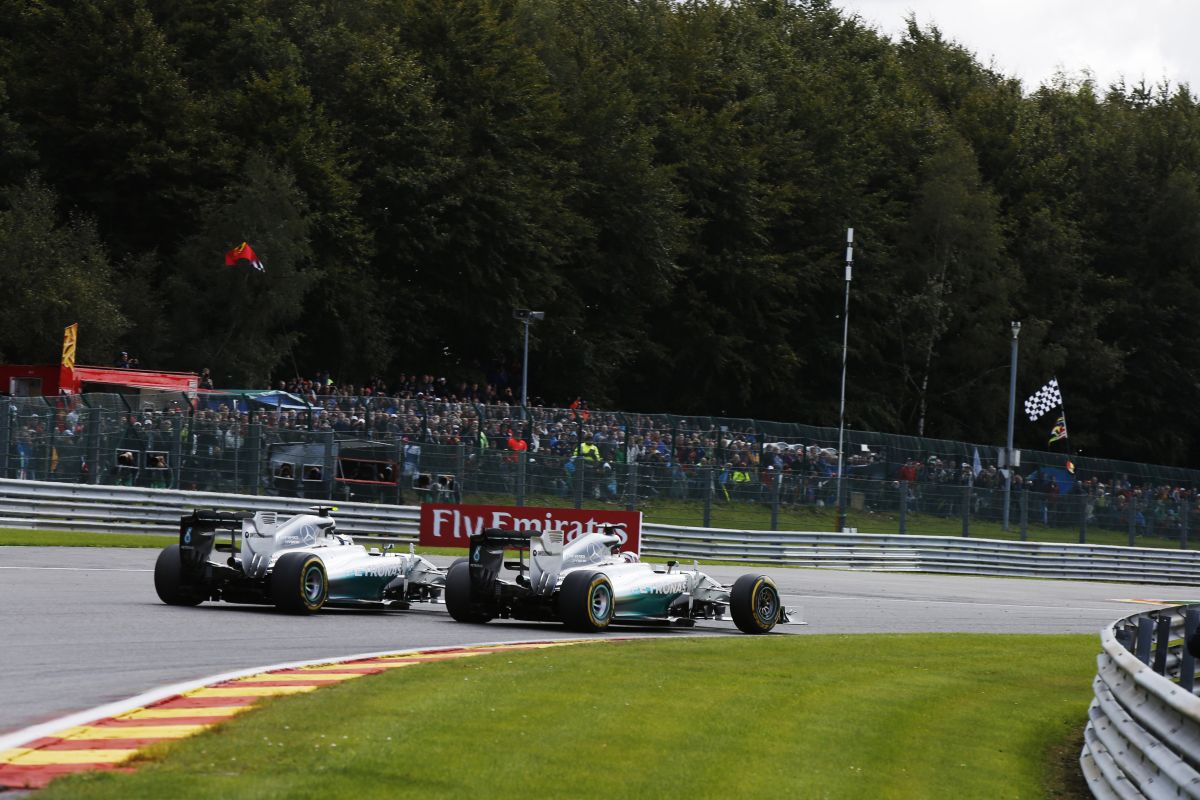 Hamilton nem bízik Rosbergben a tegnapiak után - a Mercedes nem kapkod, mindenki higgadjon le