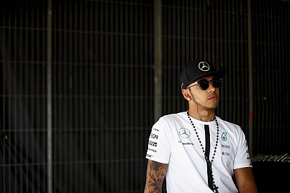 Hivatalos: Hamilton még három évig biztosan a Mercedesszel marad!