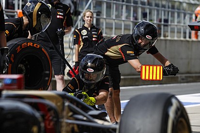 A Pirelli továbbra is két kiállással számol Silverstone-ban: a három csere kockázatos lehet