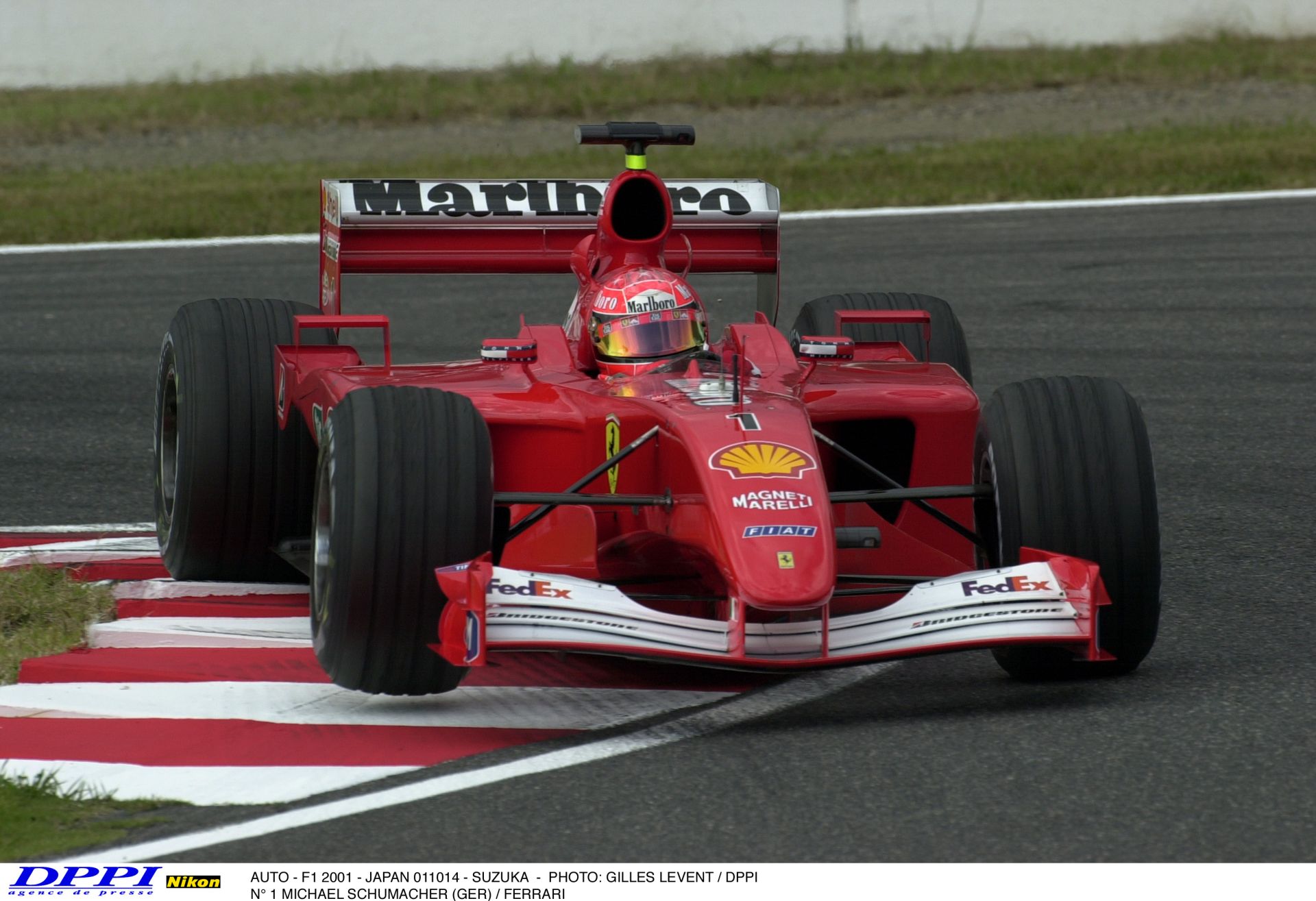 Schumacher a régi Hockenheimben a V10-es Ferrarival