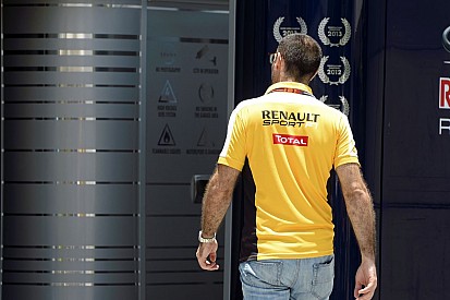A Red Bullnak azt is látnia kéne, mennyivel többet fejlesztett a Mercedes a Renault-nál