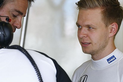 Magnussen alig ismeri Alonsót, de sokat tanulhat tőle