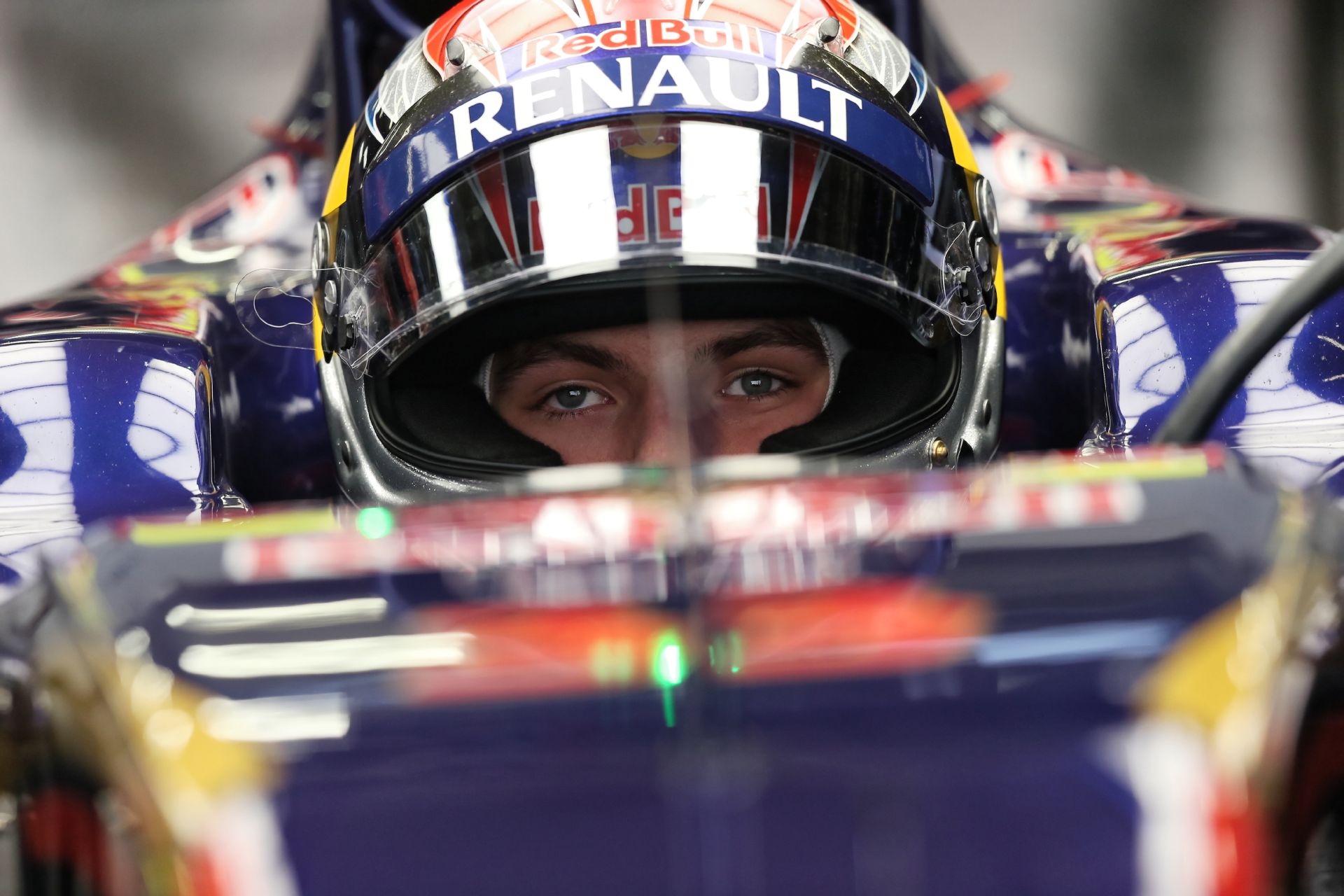 Így vezet egy 17 éves F1-es versenyző Kínában: Verstappen, Toro Rosso, Sanghaj
