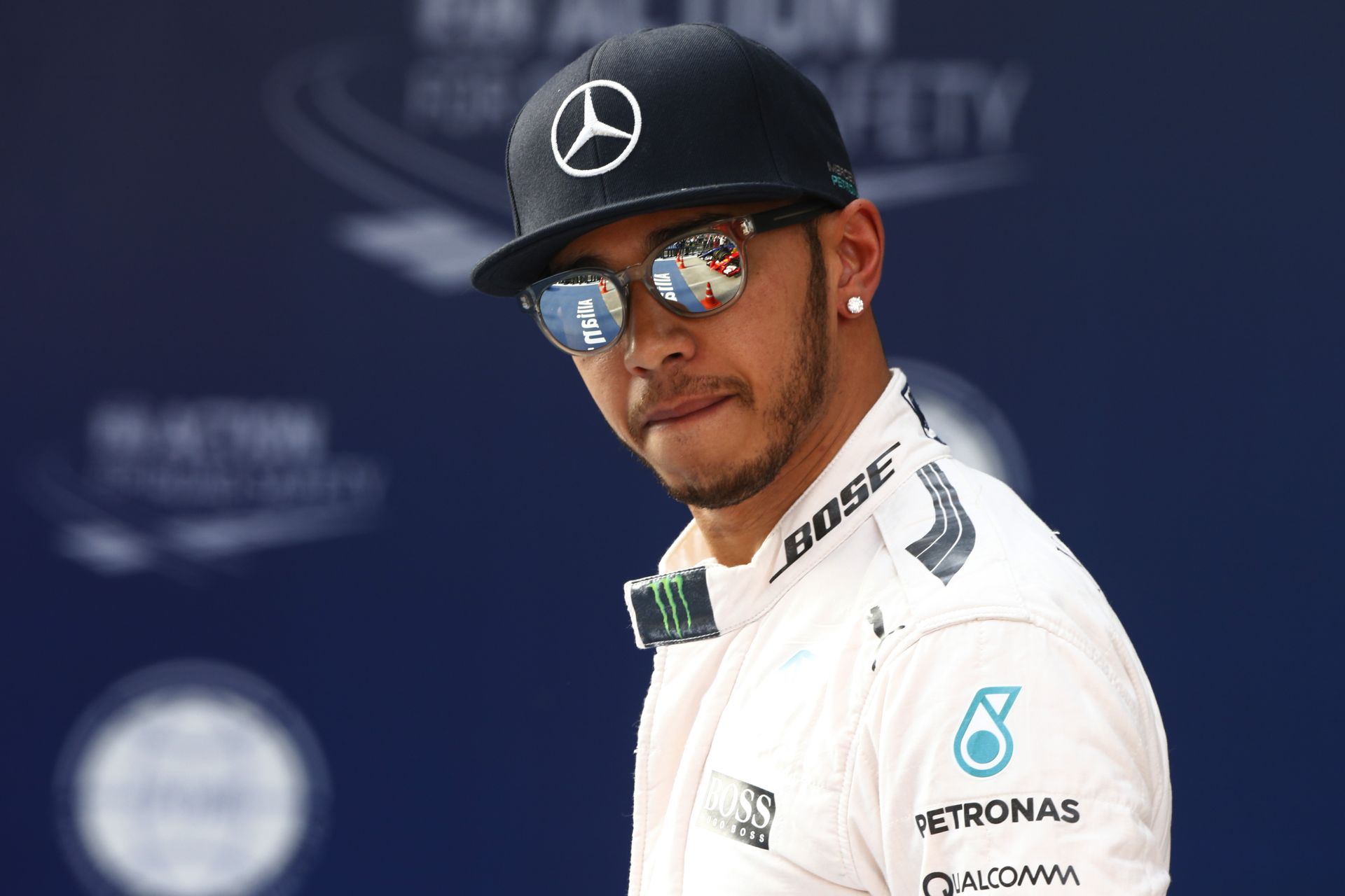 Videón Hamilton pole köre Kínából: Egy hajszállal, de nyert!