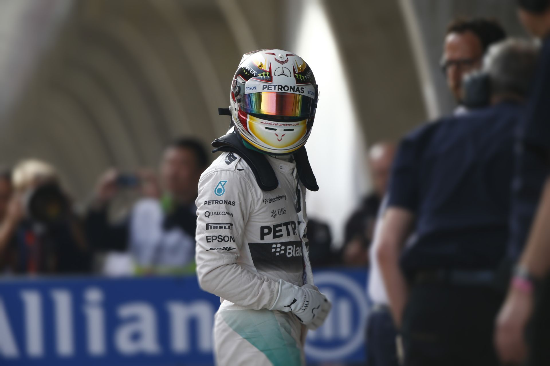 Hamilton nagyon simán nyert Kínában Rosberg és Vettel előtt! Raikkönen ismét negyedik lett! Mindkét McLaren célba ért!