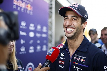 Ricciardo és barátja, Jack Daniels - az év végére kiegyenlítettebb lesz a kép Vettel-lel