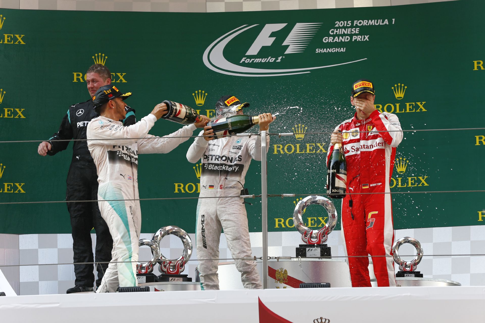 Mercedes: A Ferrari minden körülmények között veszélyt jelent ránk! Szabadon versenyezhet Hamilton és Rosberg