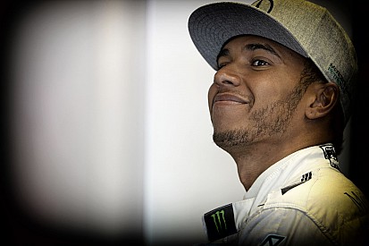 A Mercedesnek nagyon tetszik, hogy Kanadában is „öli” egymást Hamilton és Rosberg