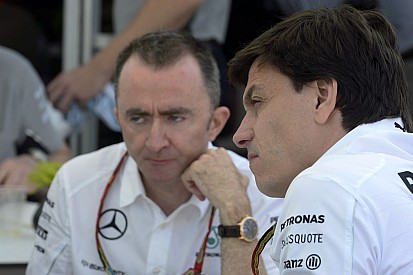 A Mercedes és Hamilton is pusztított a Red Bull otthonában