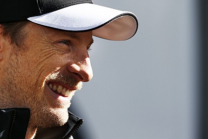 Button nem tart attól, hogy áramütés érné a McLaren volánja mögött