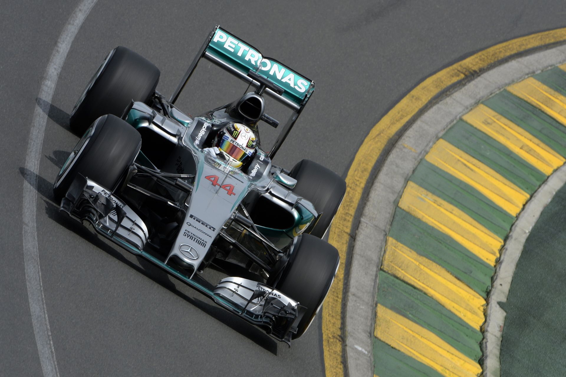 Sokkoló, amit a Mercedes művel az F1-ben: Hamilton és Rosberg is tudja, hogy ez egy űrhajó