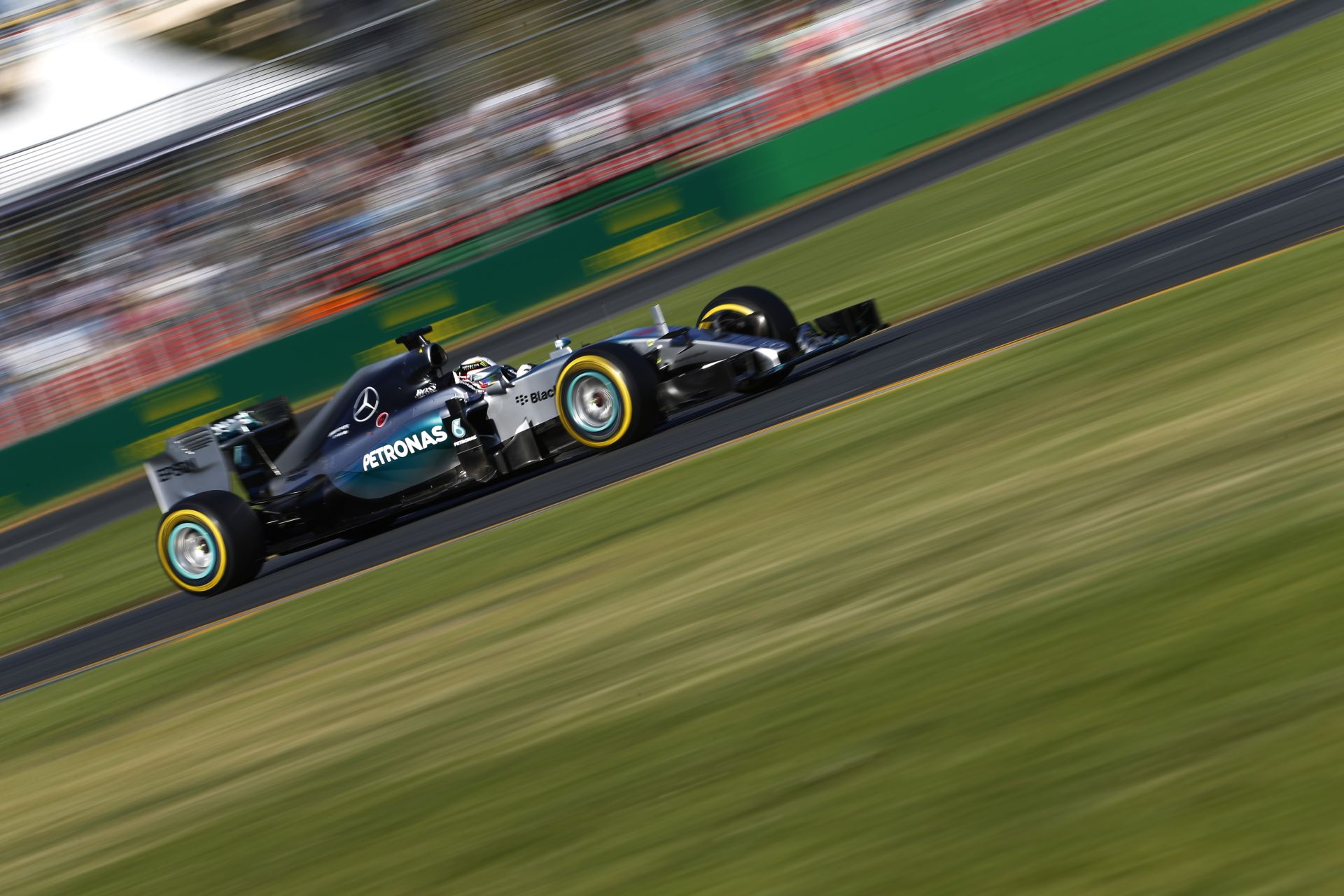 Videón Hamilton pole-köre Ausztráliából: Ez egy űrhajó!