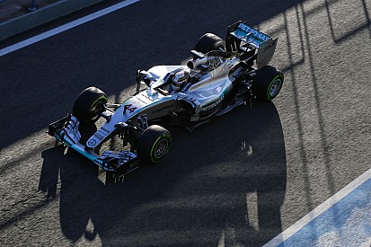Hamilton üvöltözteti a Mercedest: Testközelből a W06