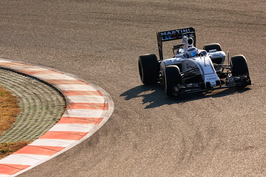 Baleset az F1-es teszten Barcelonában: A Williams női pilótája is ütközött