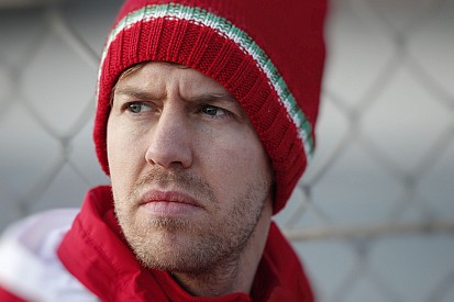 Verstappen vezet Hamilton és a Ferrarival rögtön megpördült Vettel előtt Barcelonában! Megállt a McLaren-Honda