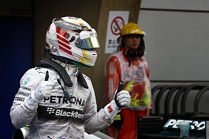 Hamilton simán megnyerte a kínai időmérőt! Ricciardo második, Vettel harmadik! Raikkönen alatt szétesik a Ferrari