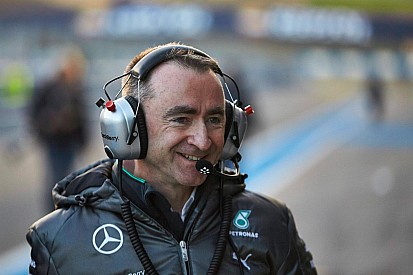 Mercedes: Nem lesznek sorozatos leállások az üzemanyag-szint miatt