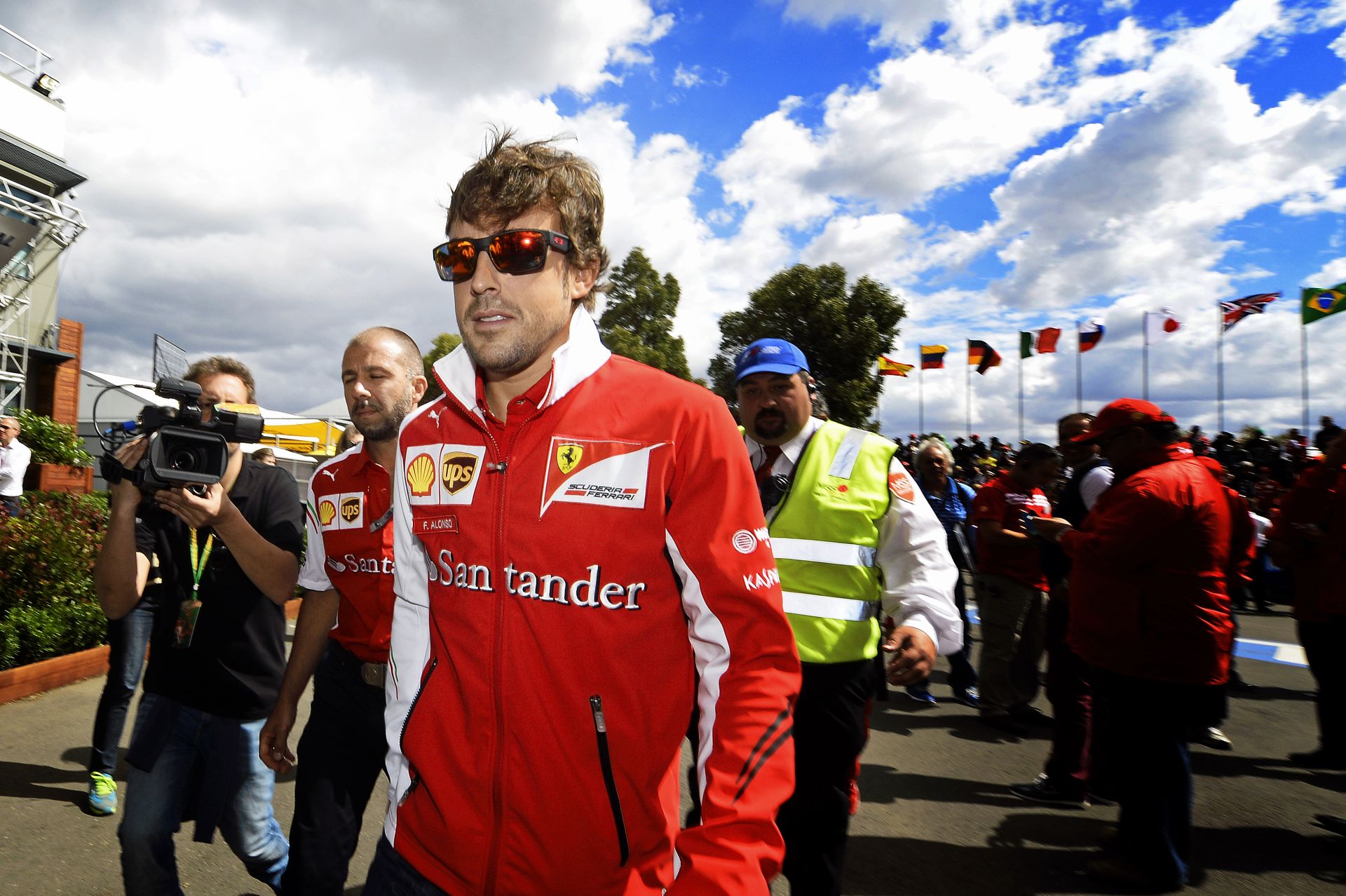 Alonso: Nem elég gyors a Ferrari, de legalább célba ért az első versenyen